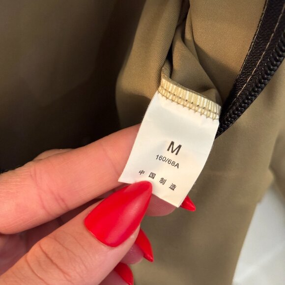 Peachy Athletics Cropped Zip-Up Jacket – Chic & Sleek Activewear Essential 🍑 - Picture 6 of 7